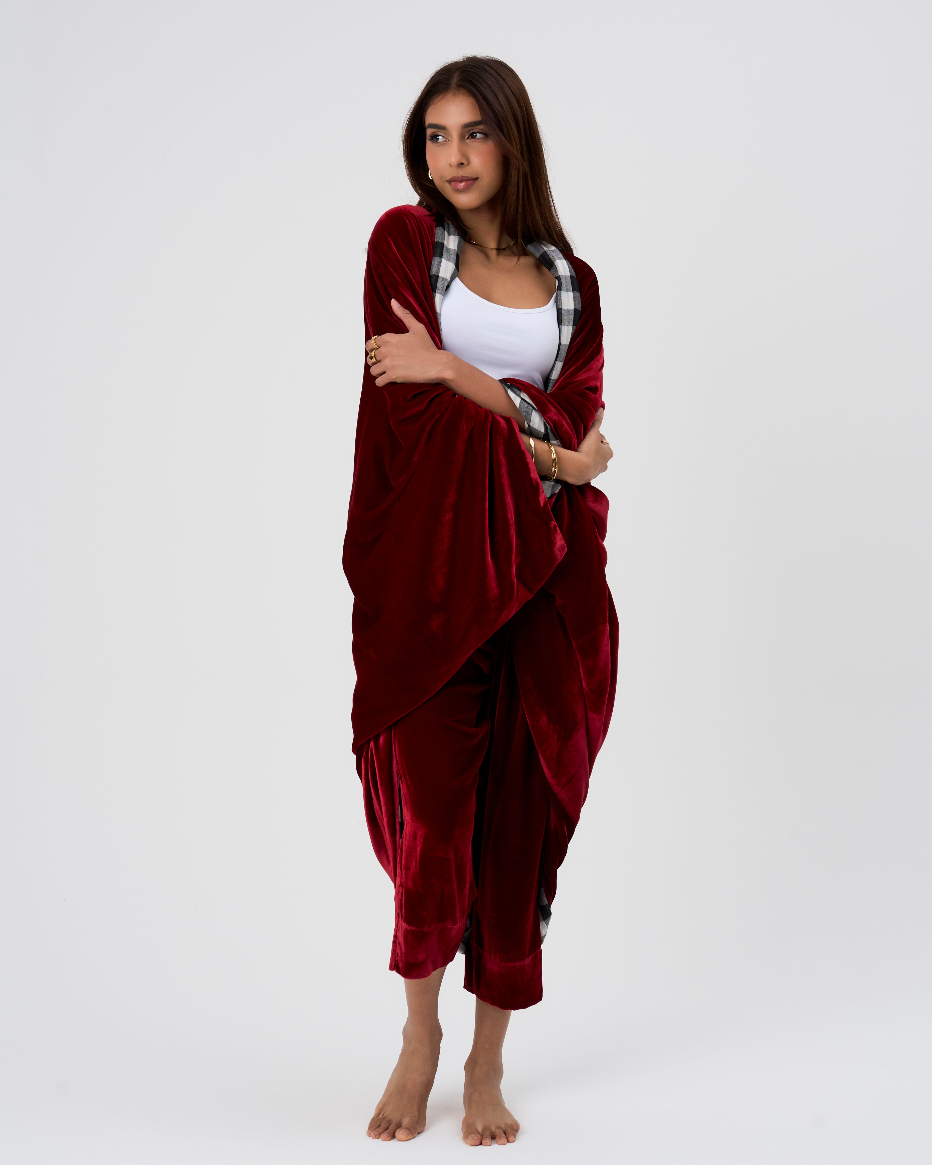 الفراشة الحمراء الياقوتية