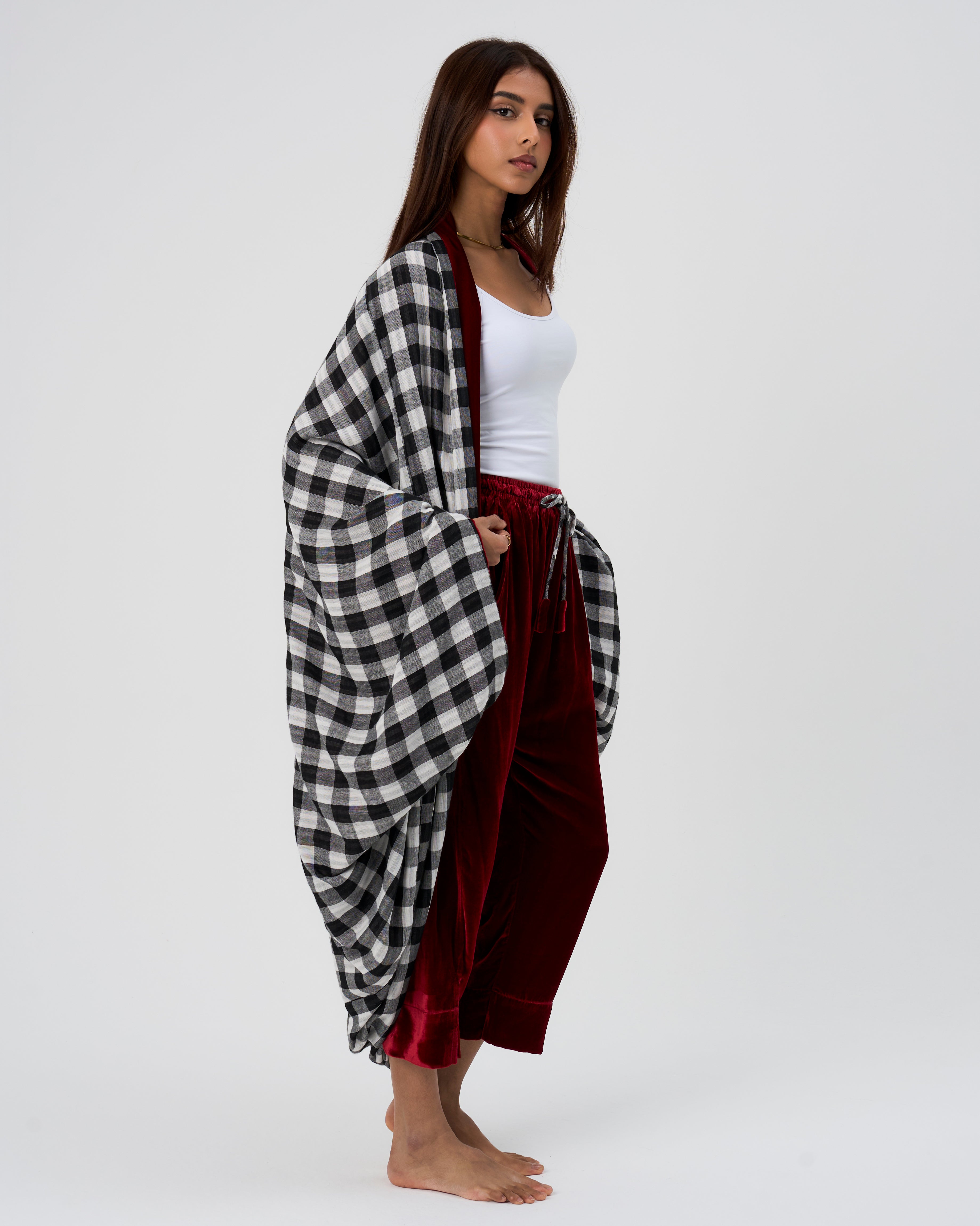 الفراشة الحمراء الياقوتية