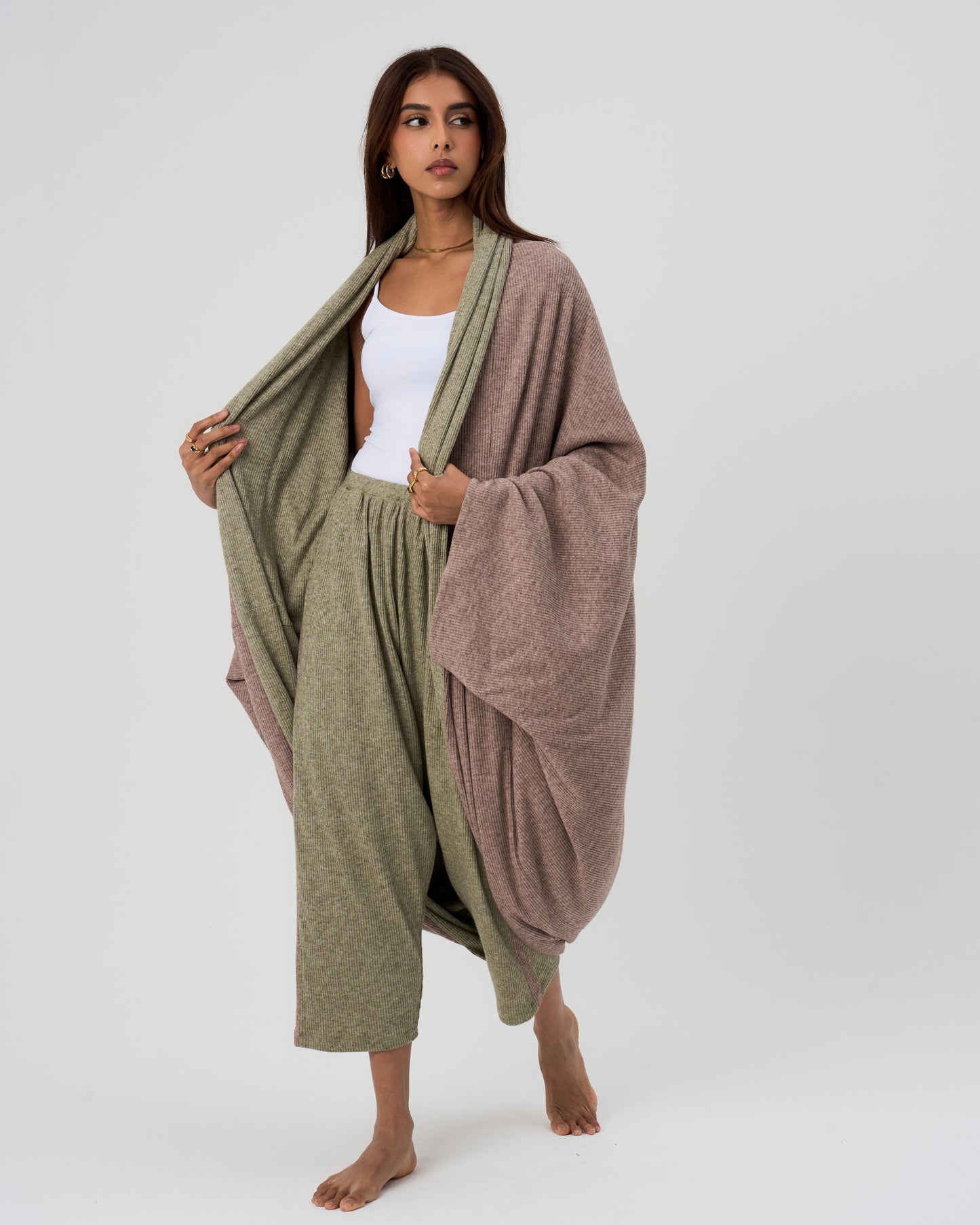 Ribbed Butterfly (Greyish Blue/Beige)